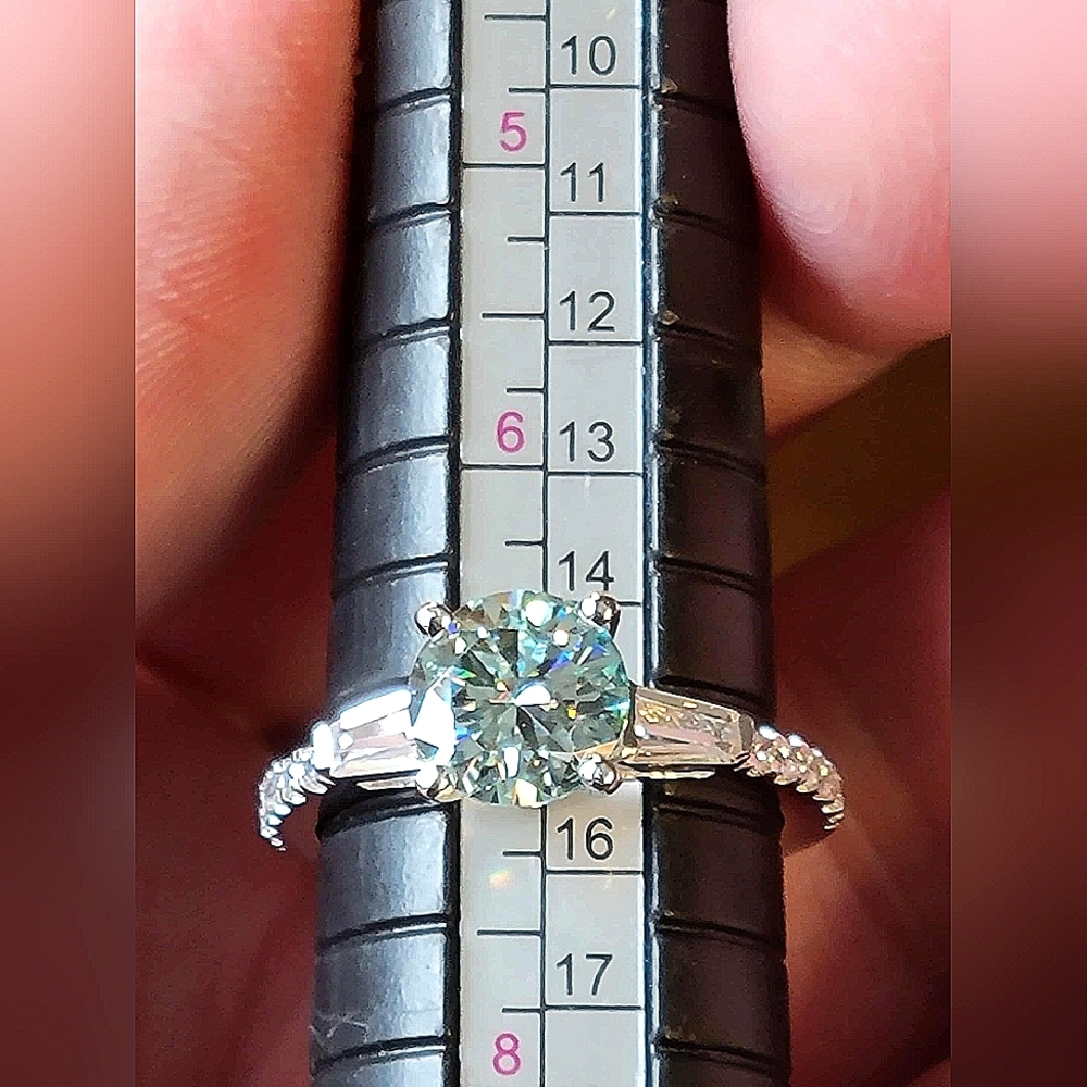 Elegant Silver Diamond Ring Size 7